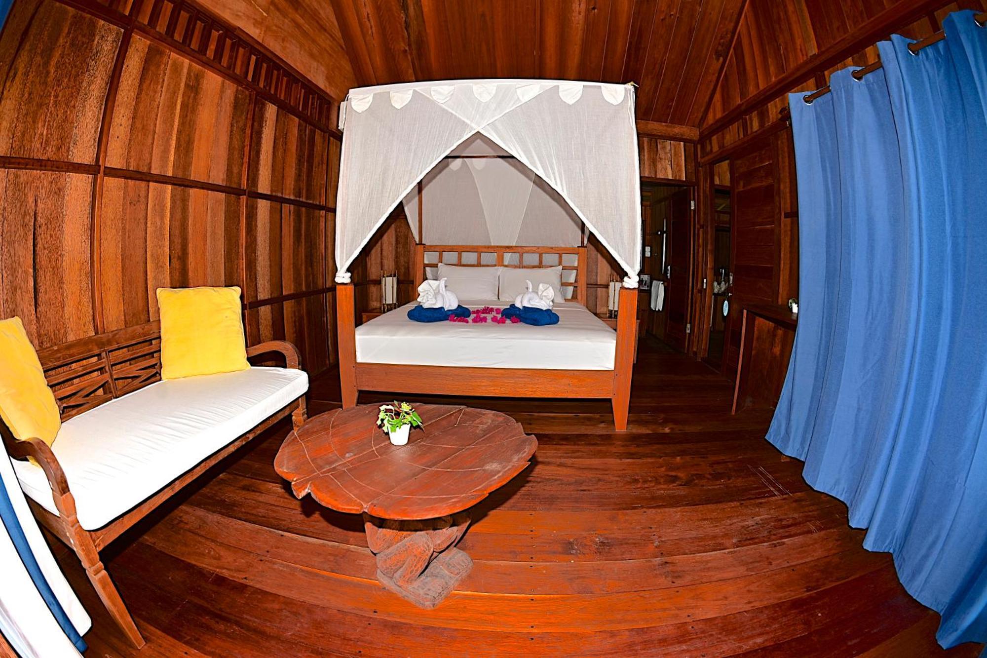 Agusta Eco Resort Pulau Mansuar Exteriör bild